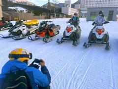 苗場スキー場内スノーモービルランドは12月20日オープン